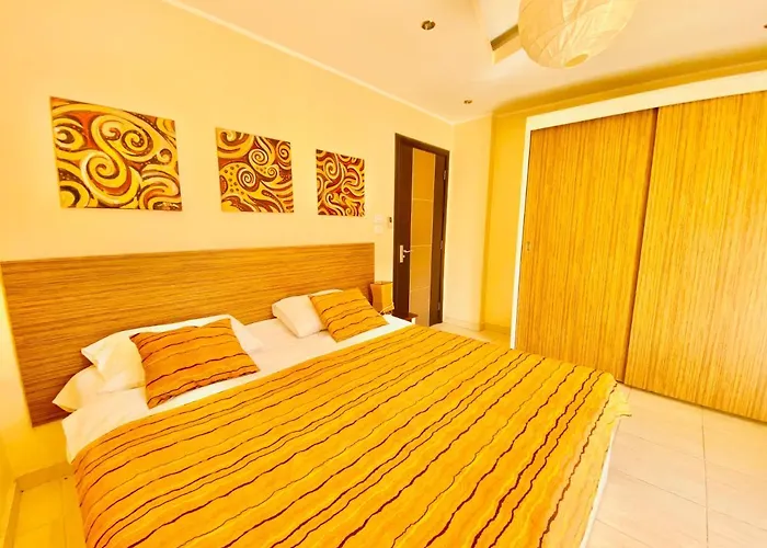 Panda Grey With Balcony Center Apartman Gurdaka