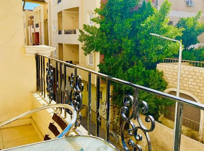 Panda Grey With Balcony Center Apartman Gurdaka